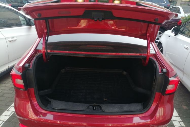 Used Roewe i5 2019 1.5L Manual 4G Connectable Langhao Edition Trunk