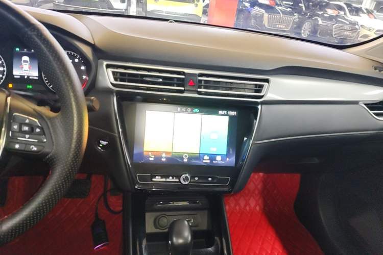 Used Roewe i5 2019 1.5L Automatic 4G Connected Linghao Flagship Edition Audio And AC Panel