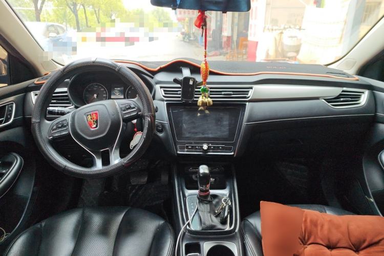 Used Roewe i5 2019 1.5L Automatic 4G Connected Linghao Edition Center Console