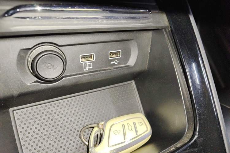 Used Roewe i5 2019 1.5L Automatic 4G Connected Linghao Flagship Edition Interior 1