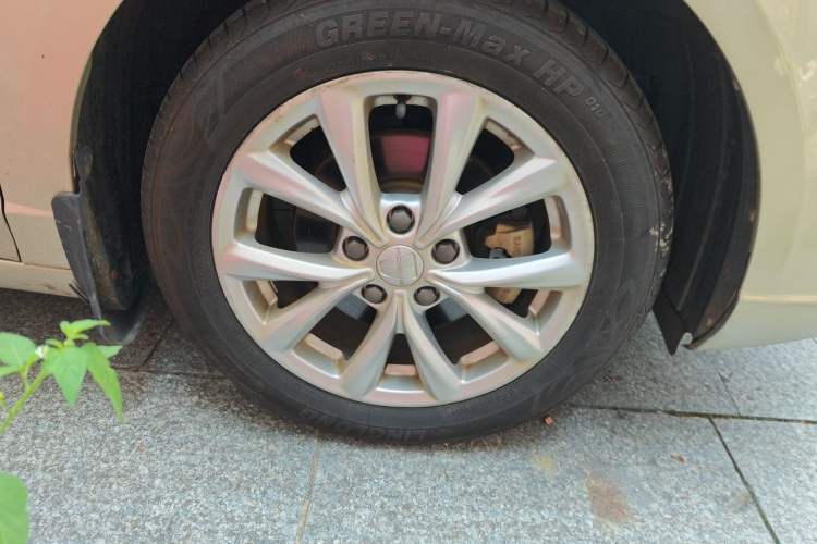Used Roewe i5 2019 1.5L Automatic 4G Connected Linghao Edition Right Front Wheel Hub