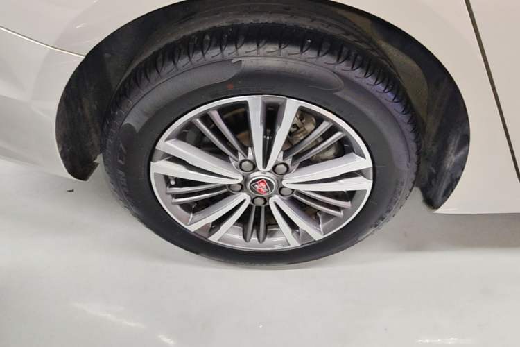 Used Roewe i5 2019 1.5L Automatic 4G Connected Linghao Flagship Edition Right Rear Wheel Hub