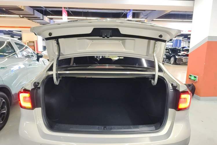 Used Roewe i5 2019 1.5L Automatic 4G Connected Linghao Flagship Edition Trunk