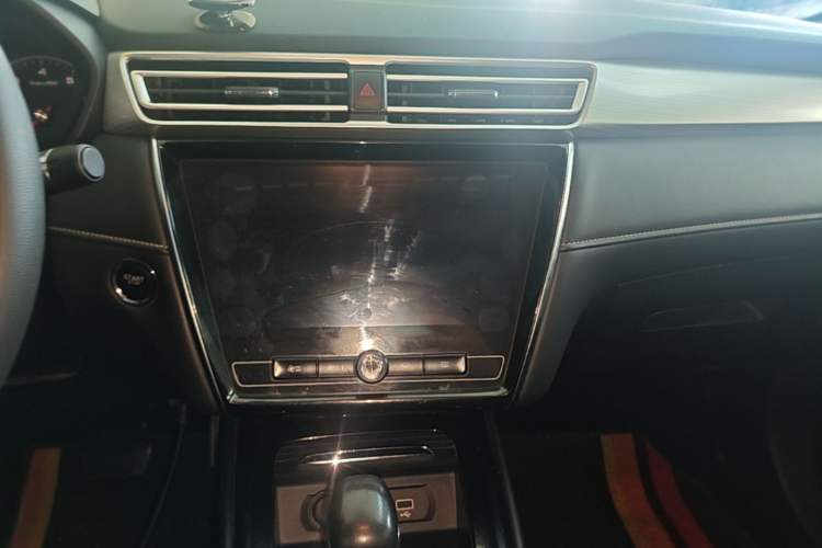 Used Roewe i5 2019 1.5L Automatic 4G Connected Langhao Edition Audio And AC Panel