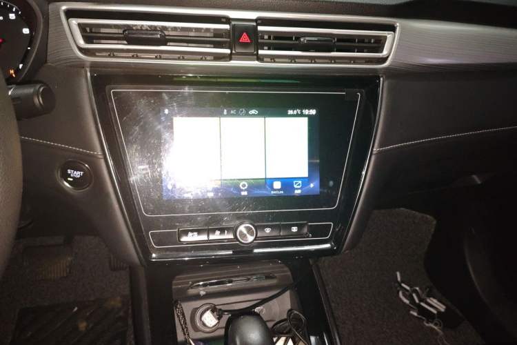 Used Roewe i5 2019 1.5L Automatic 4G Connected Langyue Edition Audio And AC Panel