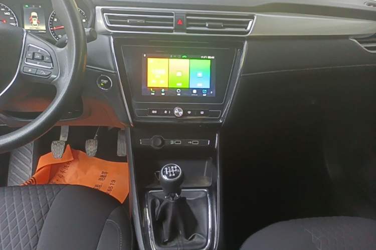 Used Roewe i5 2019 1.5L Manual 4G Connected Langyue Edition Audio And AC Panel