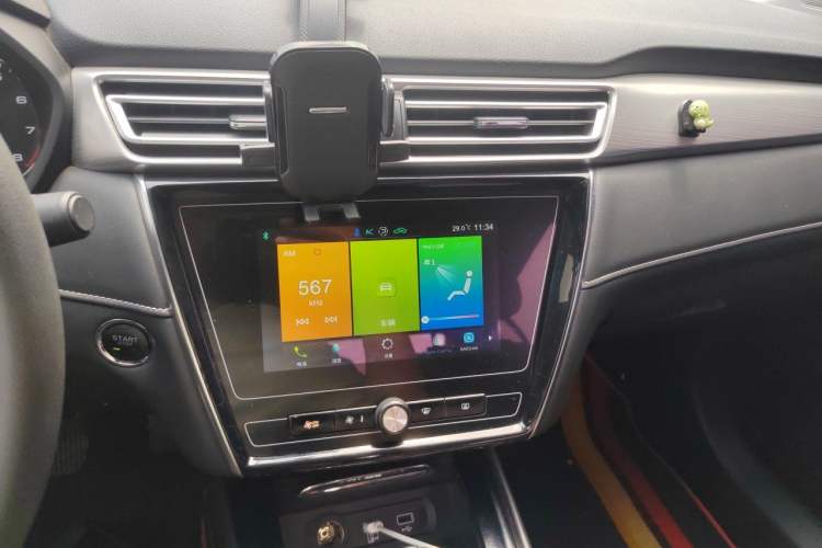 Used Roewe i5 2019 1.5L Automatic 4G Connected Linghao Edition Audio And AC Panel