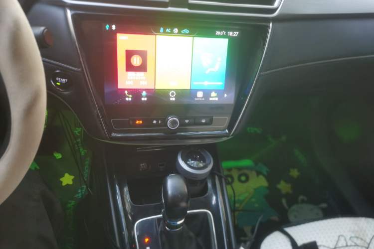 Used Roewe i5 2019 1.5L Automatic 4G Connected Langhao Edition Audio And AC Panel