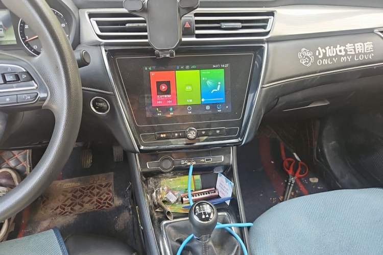 Used Roewe i5 2019 1.5L Manual 4G Connectable Langhao Edition Audio And AC Panel