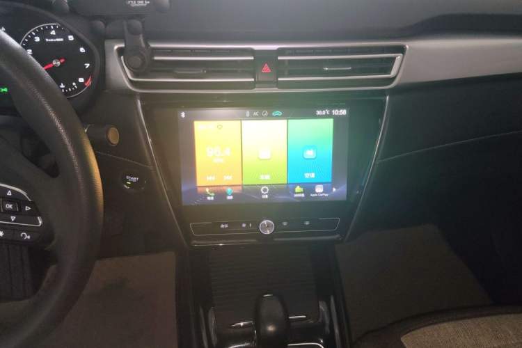 Used Roewe i5 2019 1.5L Automatic 4G Connected Langhao Edition Audio And AC Panel