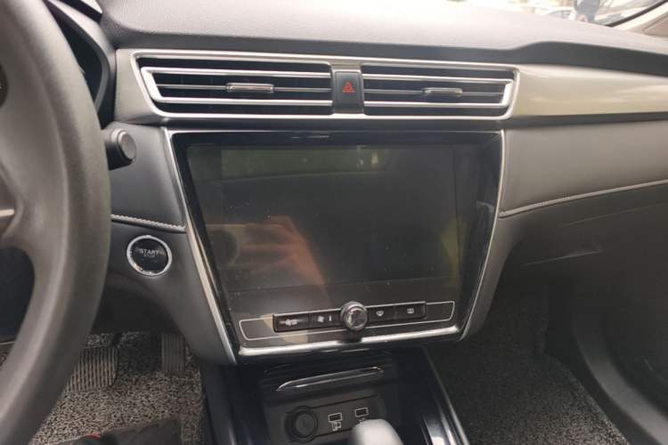 Used Roewe i5 2019 1.5L Automatic 4G Connected Linghao Flagship Edition Audio And AC Panel