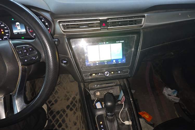 Used Roewe i5 2019 1.5L Automatic 4G Connected Langyue Edition Audio And AC Panel