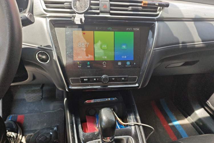 Used Roewe i5 2019 20T Automatic 4G Connected Supercharged Flagship Edition Audio And AC Panel