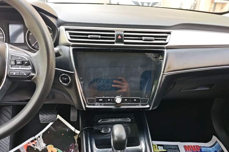 Used Roewe i5 2019 1.5L Automatic 4G Connected Langhao Edition Audio And AC Panel