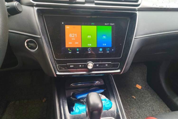 Used Roewe i5 2019 1.5L Automatic 4G Connected Linghao Edition Audio And AC Panel