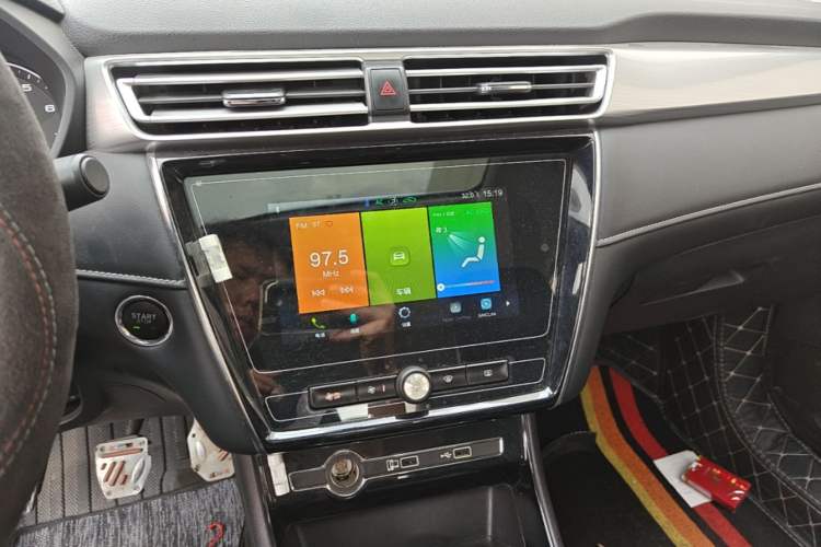 Used Roewe i5 2019 1.5L Manual 4G Connect Leehao Flagship Edition Audio And AC Panel