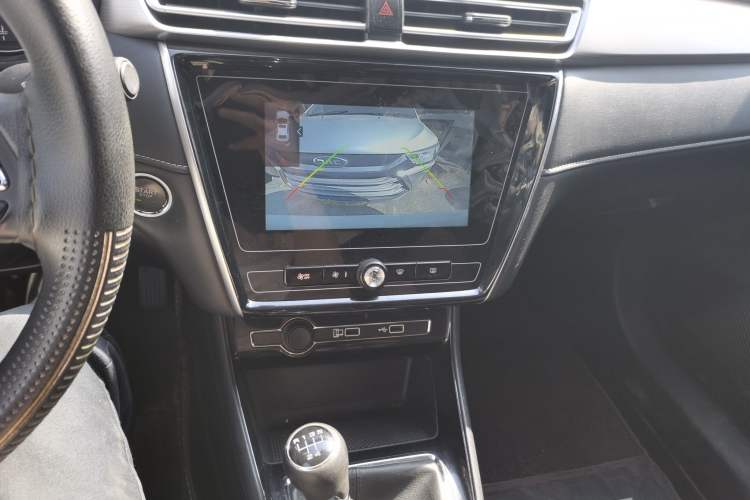 Used Roewe i5 2019 1.5L Manual 4G Connect Leehao Flagship Edition Audio And AC Panel
