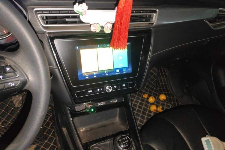 Used Roewe i5 2019 1.5L Manual 4G Connect Leehao Flagship Edition Audio And AC Panel