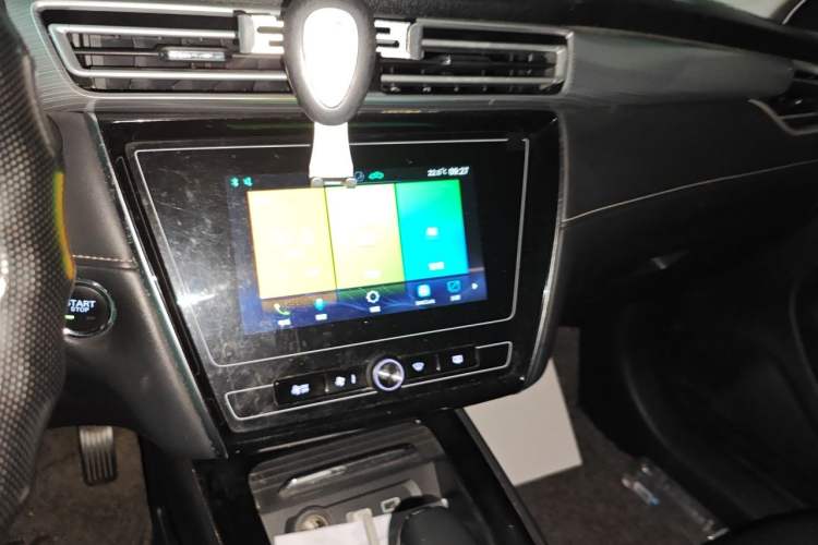 Used Roewe i5 2019 1.5L Automatic 4G Connected Langyue Edition Audio And AC Panel