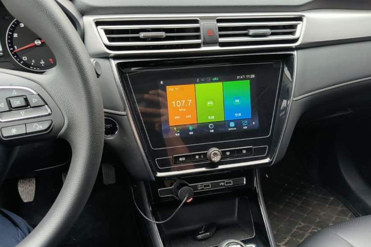 Used Roewe i5 2019 1.5L Manual 4G Connect Leehao Flagship Edition Audio And AC Panel