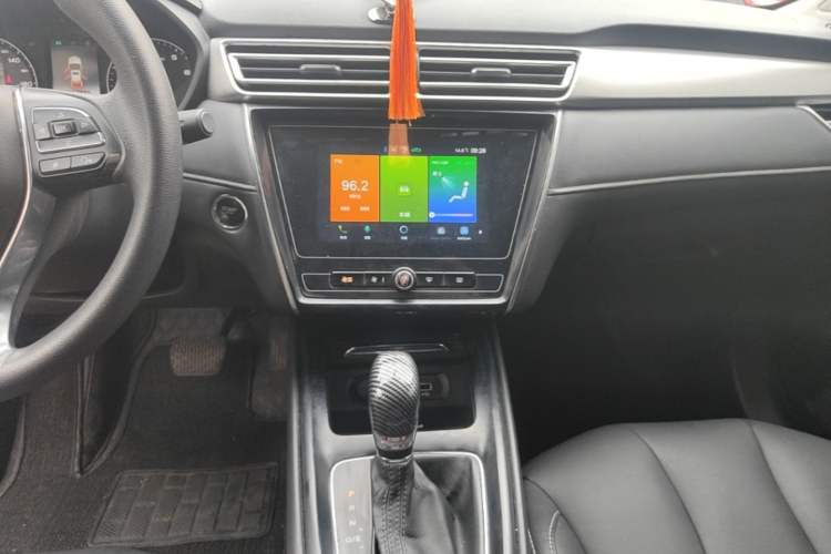 Used Roewe i5 2019 1.5L Automatic 4G Connected Langyue Edition Audio And AC Panel