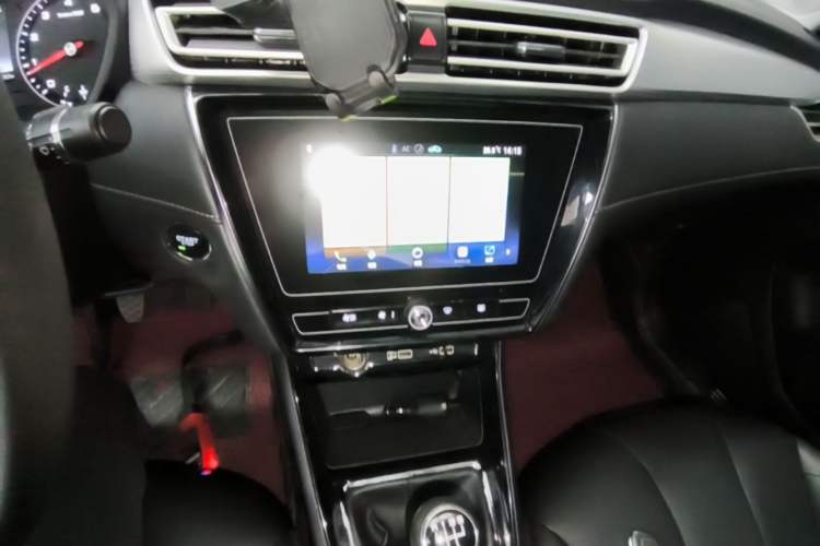Used Roewe i5 2019 1.5L Manual 4G Connectable Langhao Edition Audio And AC Panel