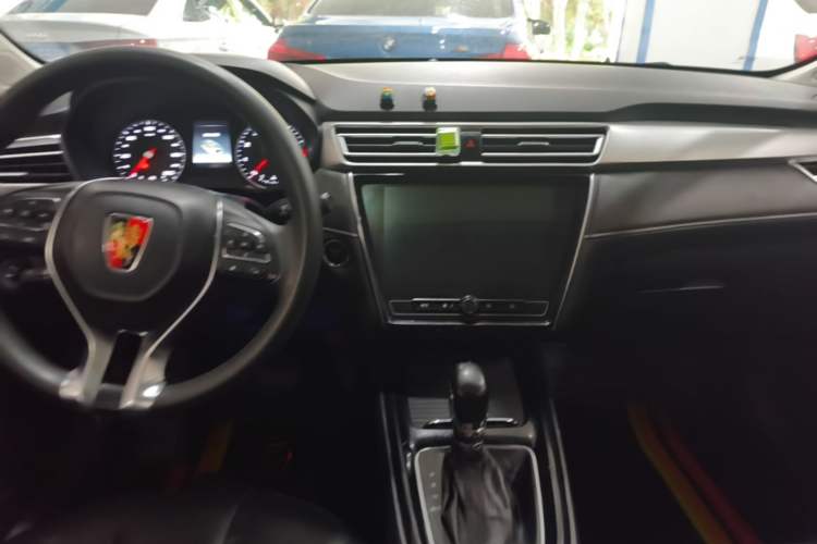Used Roewe i5 2019 1.5L Automatic 4G Connected Langhao Edition Audio And AC Panel