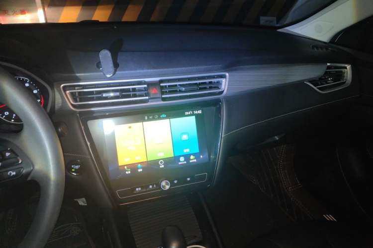 Used Roewe i5 2019 1.5L Automatic 4G Connected Langhao Edition Audio And AC Panel