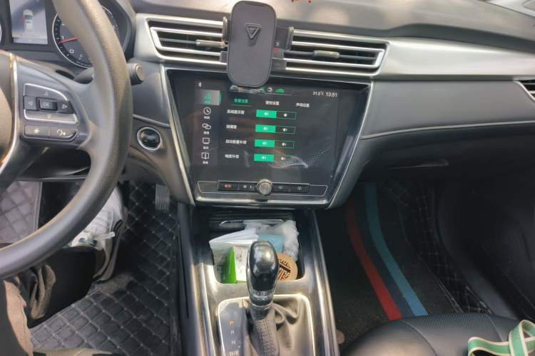 Used Roewe i5 2019 1.5L Automatic 4G Connected Linghao Flagship Edition Audio And AC Panel