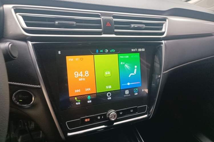 Used Roewe i5 2019 20T Automatic 4G Connected Supercharged Flagship Edition Audio And AC Panel