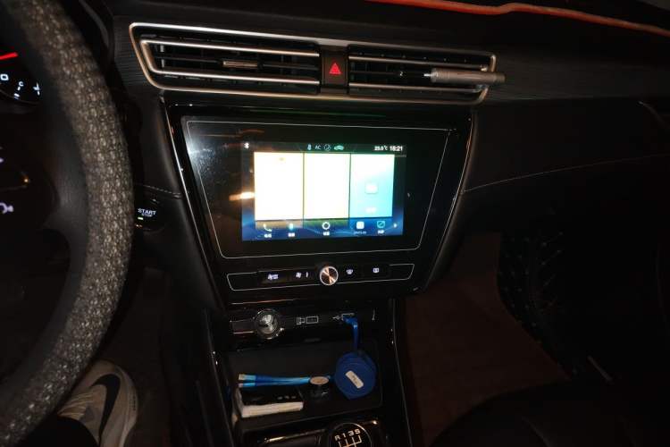 Used Roewe i5 2019 1.5L Manual 4G Connectable Langhao Edition Audio And AC Panel