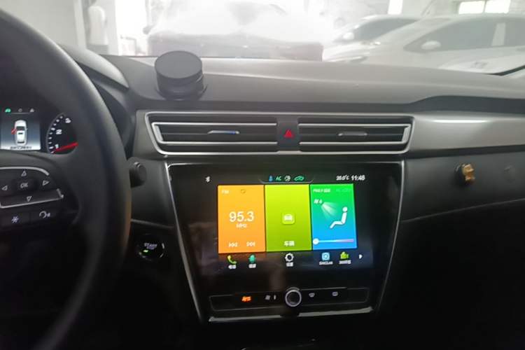 Used Roewe i5 2019 1.5L Automatic 4G Connected Linghao Flagship Edition Audio And AC Panel