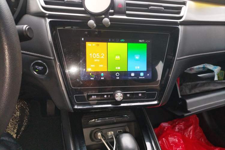 Used Roewe i5 2019 1.5L Automatic 4G Connected Linghao Edition Audio And AC Panel