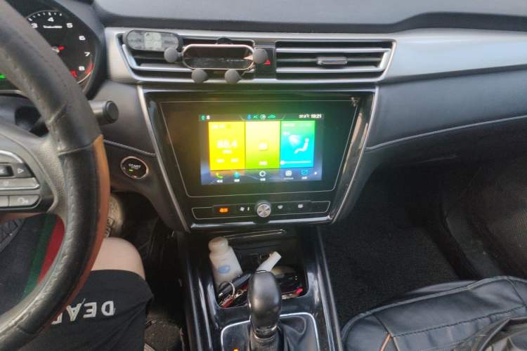 Used Roewe i5 2019 1.5L Automatic 4G Connected Langyue Edition Audio And AC Panel