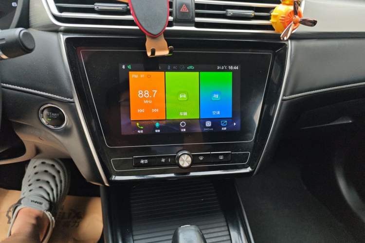 Used Roewe i5 2019 1.5L Automatic 4G Connected Langyue Edition Audio And AC Panel