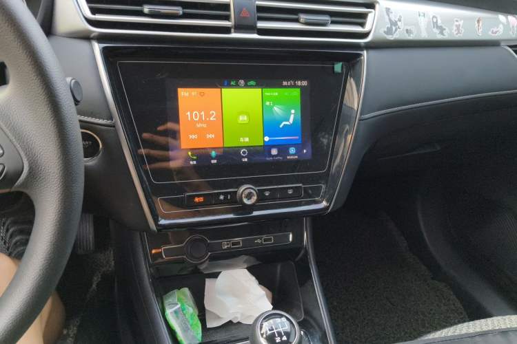 Used Roewe i5 2019 1.5L Manual 4G Connect Leehao Flagship Edition Audio And AC Panel