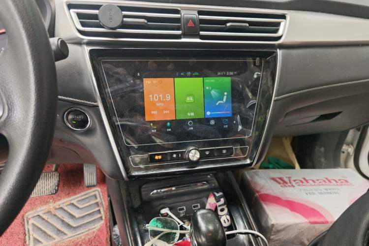 Used Roewe i5 2019 1.5L Automatic 4G Connected Langyue Edition Audio And AC Panel