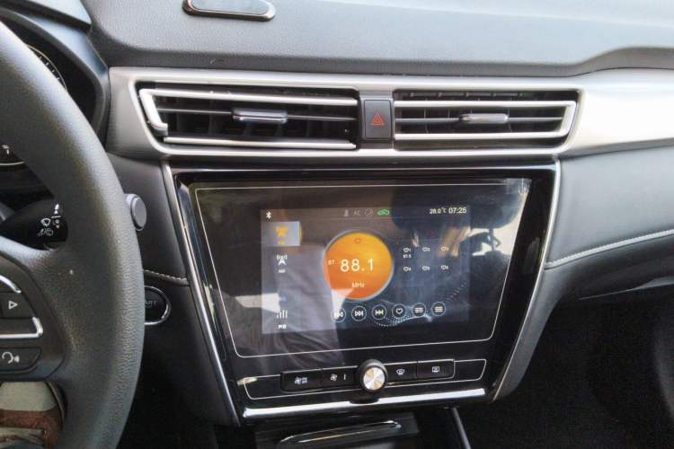 Used Roewe i5 2019 1.5L Automatic 4G Connected Linghao Edition Audio And AC Panel