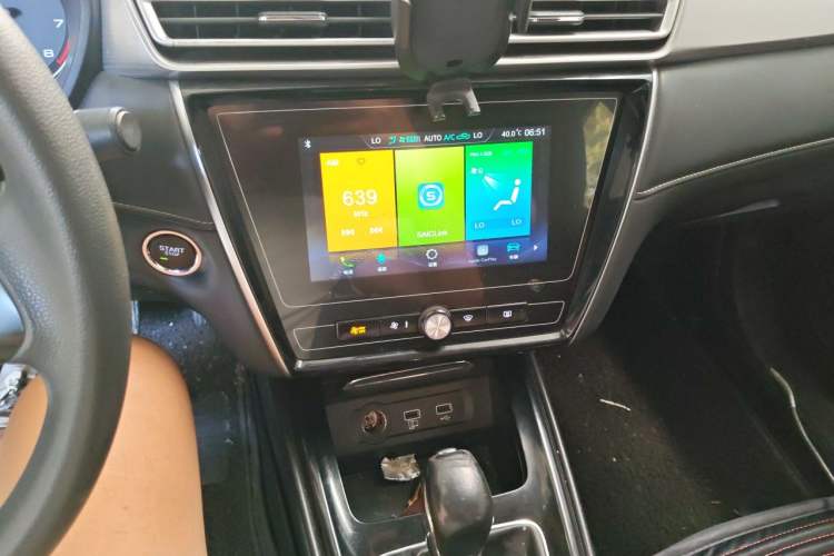Used Roewe i5 2019 1.5L Automatic 4G Connected Langyue Edition Audio And AC Panel