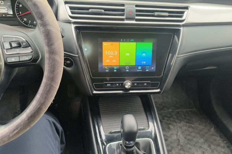 Used Roewe i5 2019 1.5L Automatic 4G Connected Linghao Edition Audio And AC Panel
