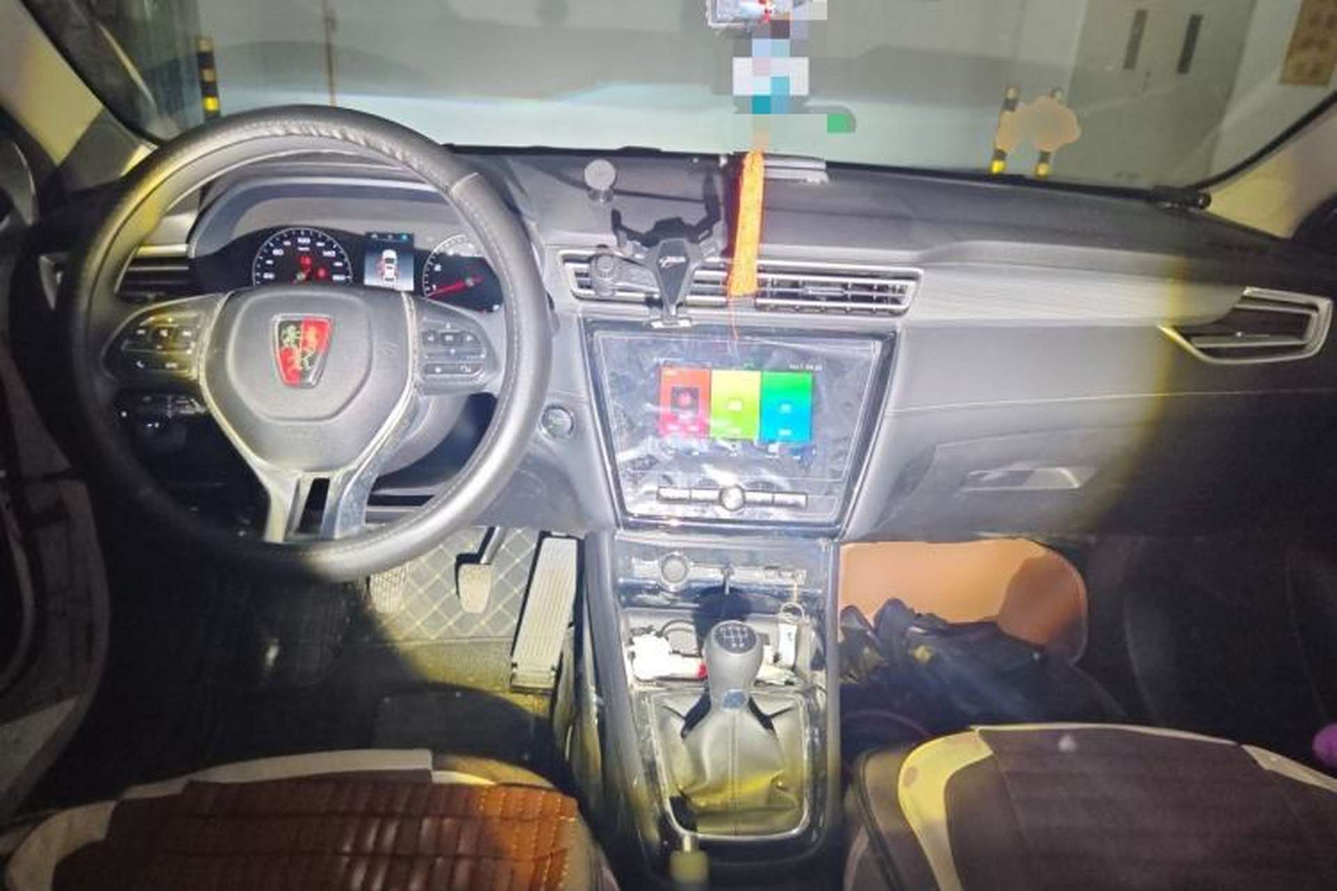 Used Roewe i5 2019 1.5L Manual 4G Connectable Langhao Edition Center Console