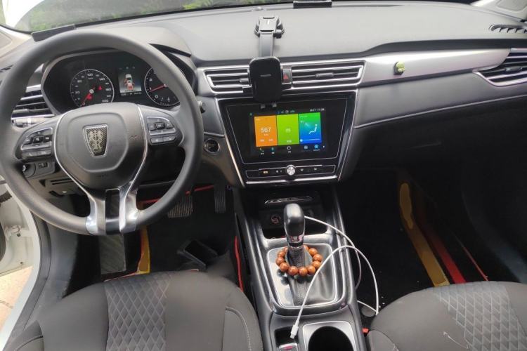 Used Roewe i5 2019 1.5L Automatic 4G Connected Linghao Edition Center Console