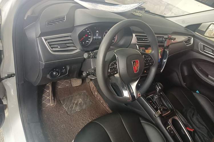 Used Roewe i5 2019 1.5L Automatic 4G Connected Langhao Edition Center Console