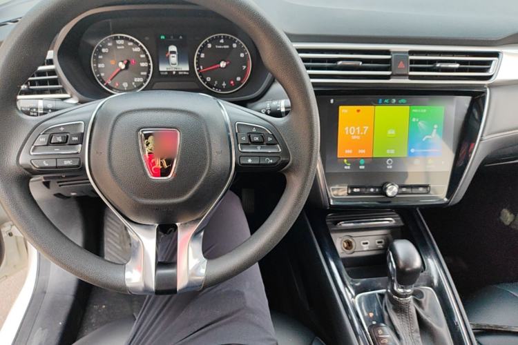 Used Roewe i5 2019 1.5L Automatic 4G Connected Langhao Edition Center Console