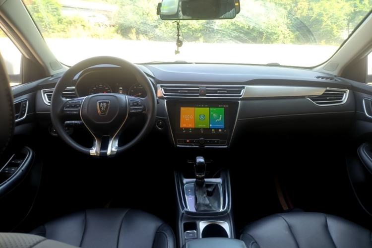 Used Roewe i5 2019 1.5L Automatic 4G Connected Langhao Edition Center Console