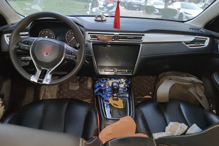 Used Roewe i5 2019 1.5L Automatic 4G Connected Langhao Edition Center Console