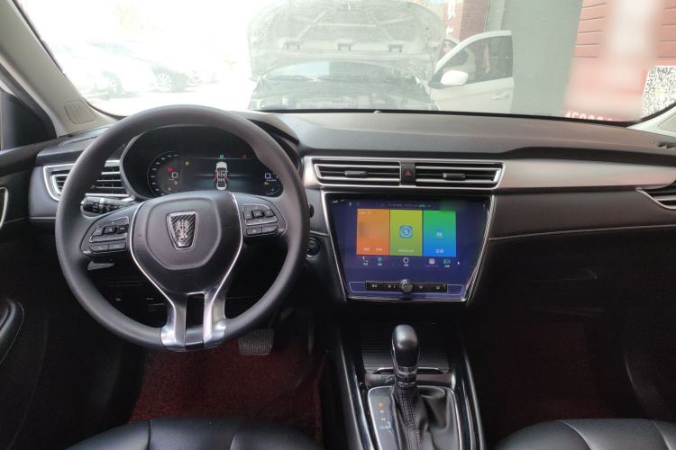 Used Roewe i5 2019 20T Automatic 4G Connect Luxury Flagship Edition Center Console