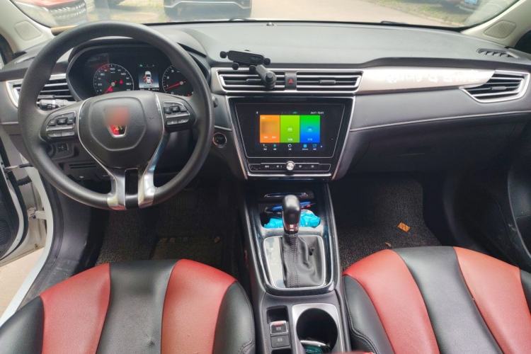 Used Roewe i5 2019 1.5L Automatic 4G Connected Linghao Edition Center Console