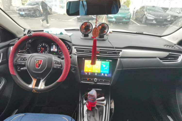 Used Roewe i5 2019 1.5L Automatic 4G Connected Langhao Edition Center Console