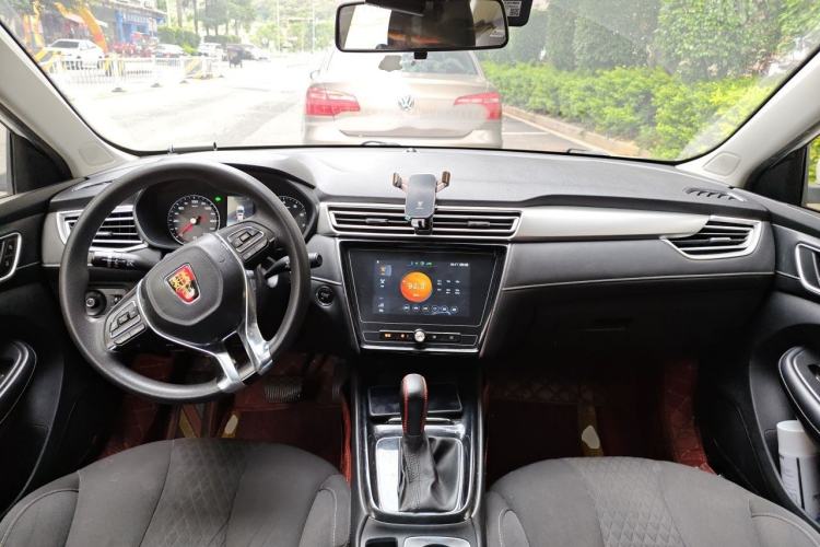 Used Roewe i5 2019 1.5L Automatic 4G Connected Linghao Edition Center Console